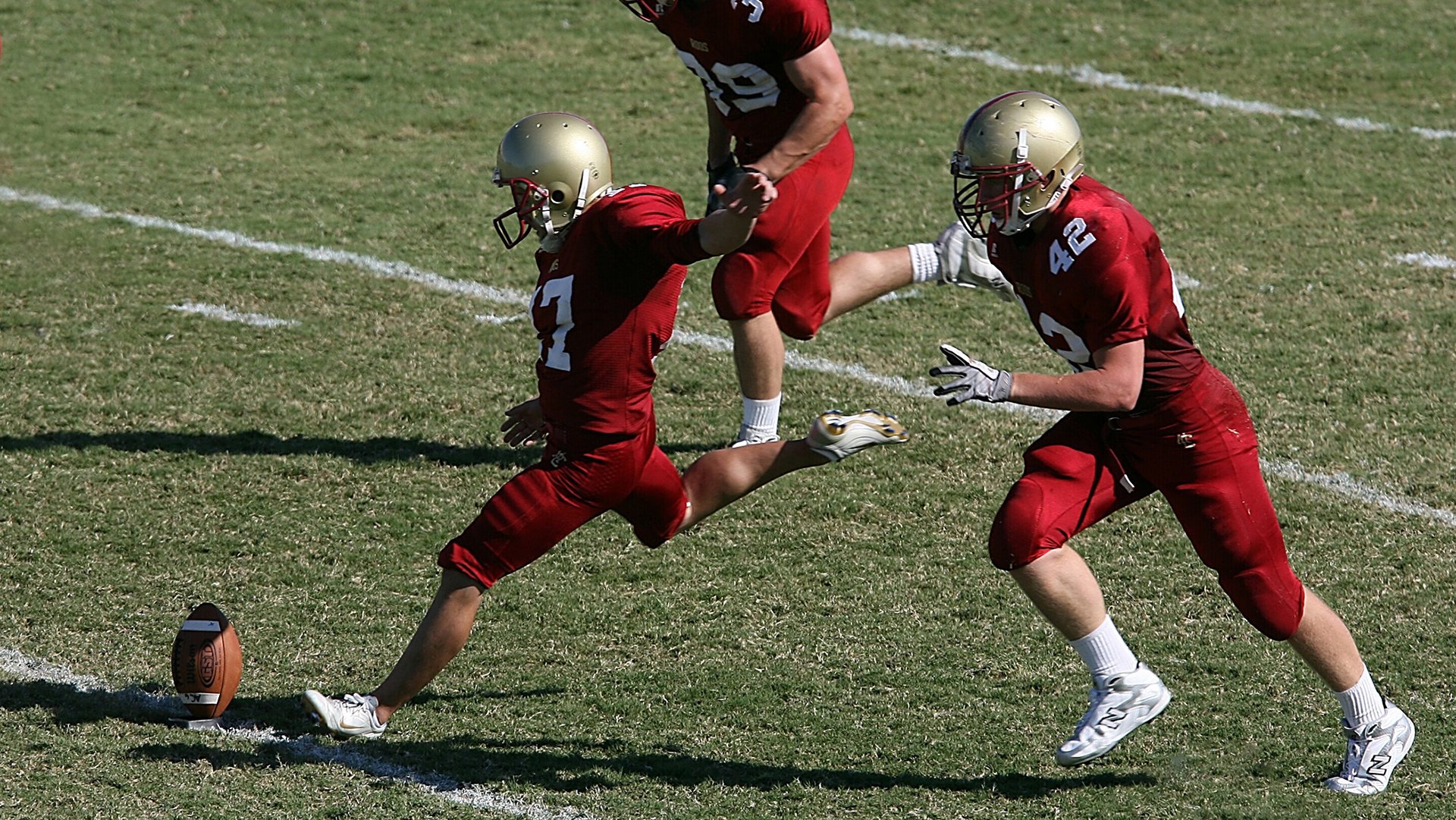 天才射手上演帽子戏法，助球队豪取三连胜