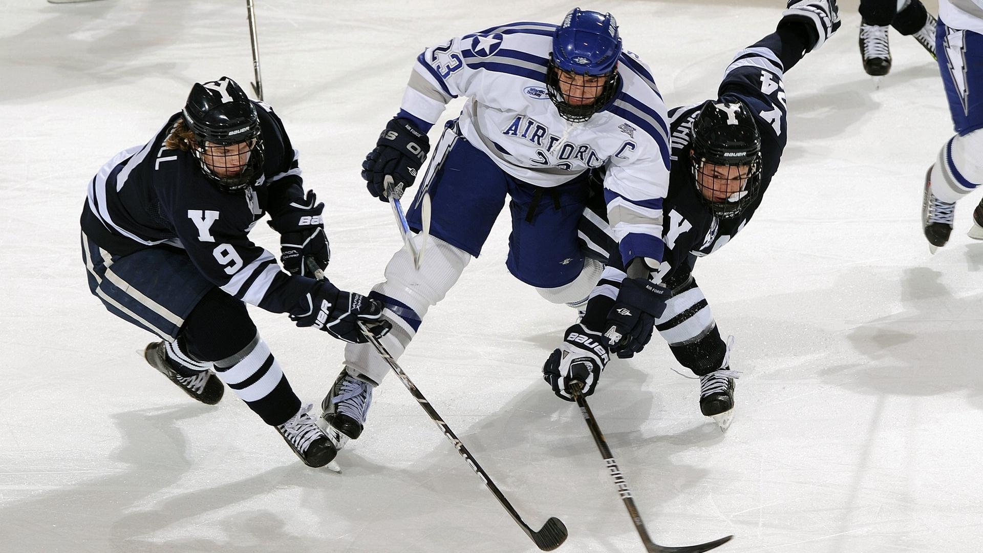 NBA季后赛激战正酣 东西部豪强展开激烈角逐
