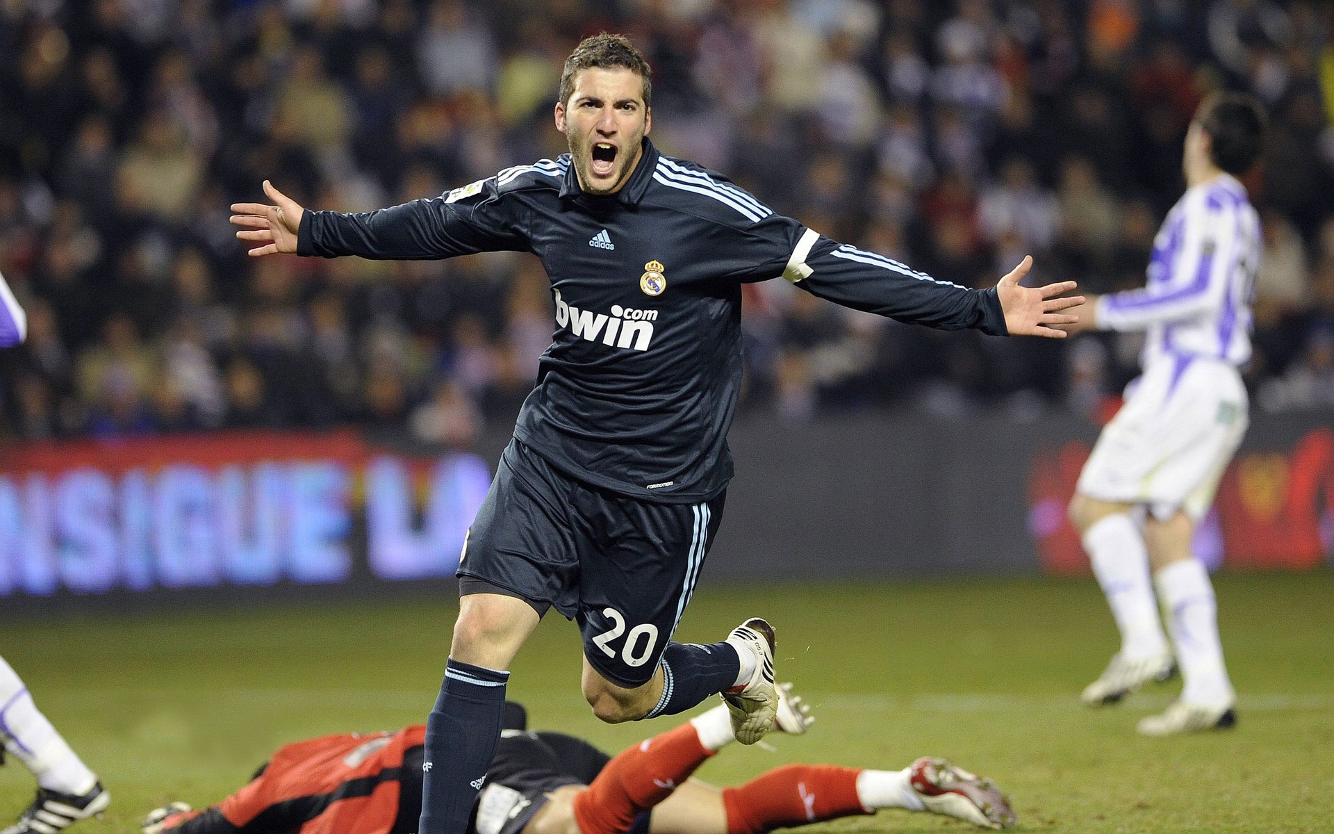 体育明星携手慈善机构 助力贫困地区儿童体育梦想